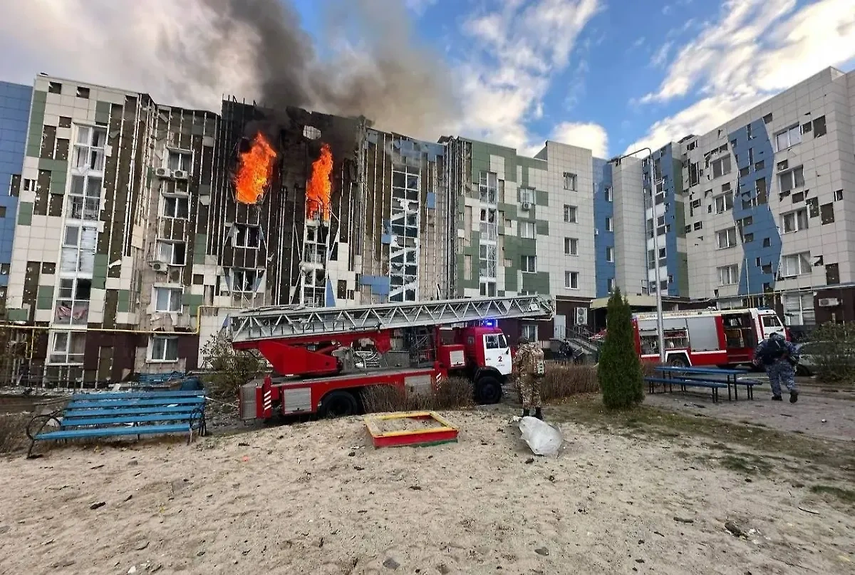 Последствия прилёта украинского беспилотника по многоэтажке в Белгороде. Обложка © Telegram / Настоящий Гладков