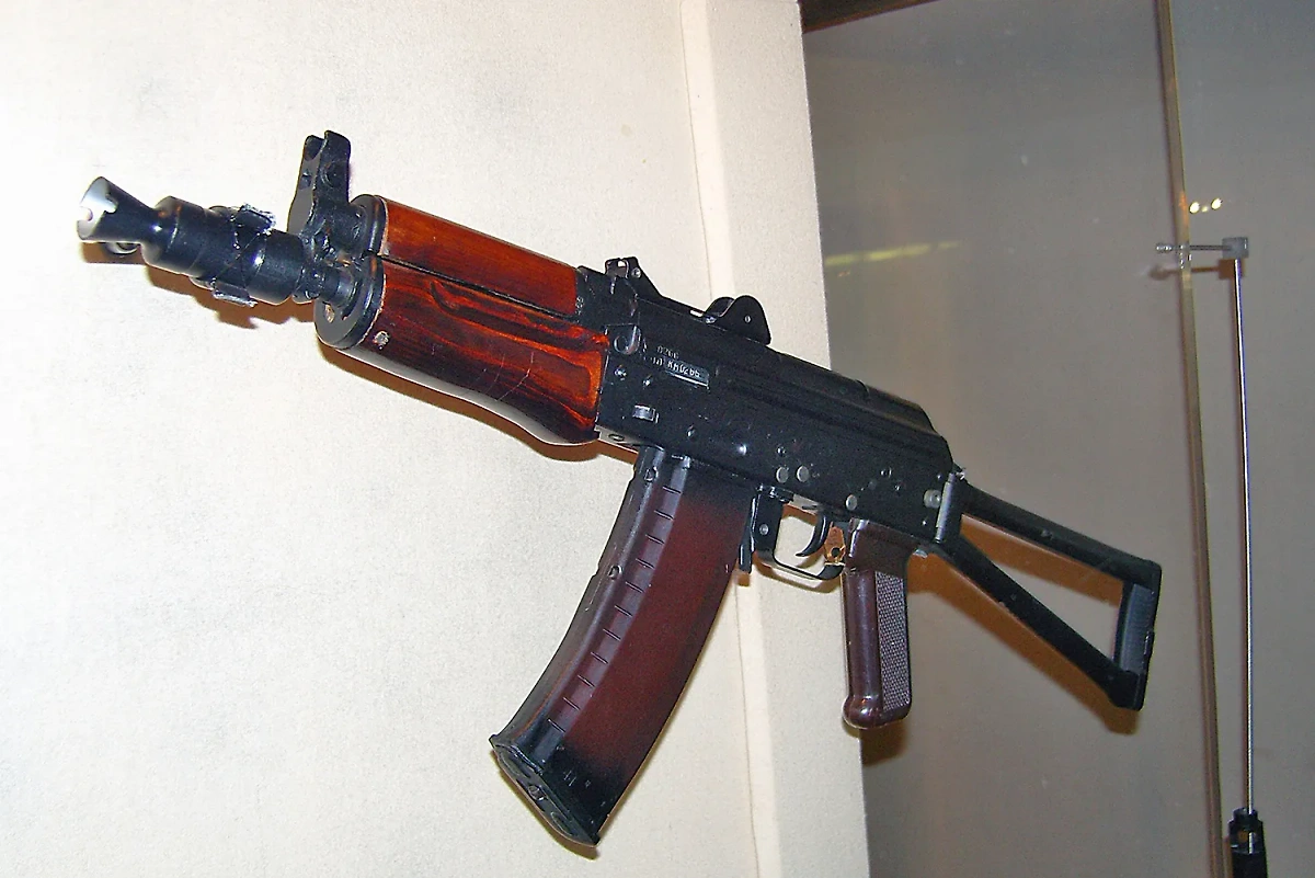 Автомат Калашникова складной АКС-74У.  Фото © Wikipedia / Vitaly V. Kuzmin