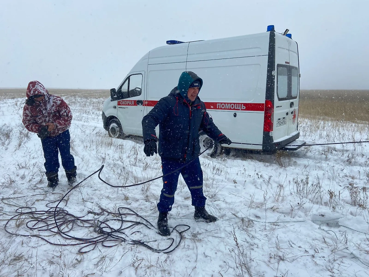 Сотрудники МЧС спасли пять рыбаков, дрейфовавших на льде в Курганской области. Фото © VK / Администрация Варгашинского МО