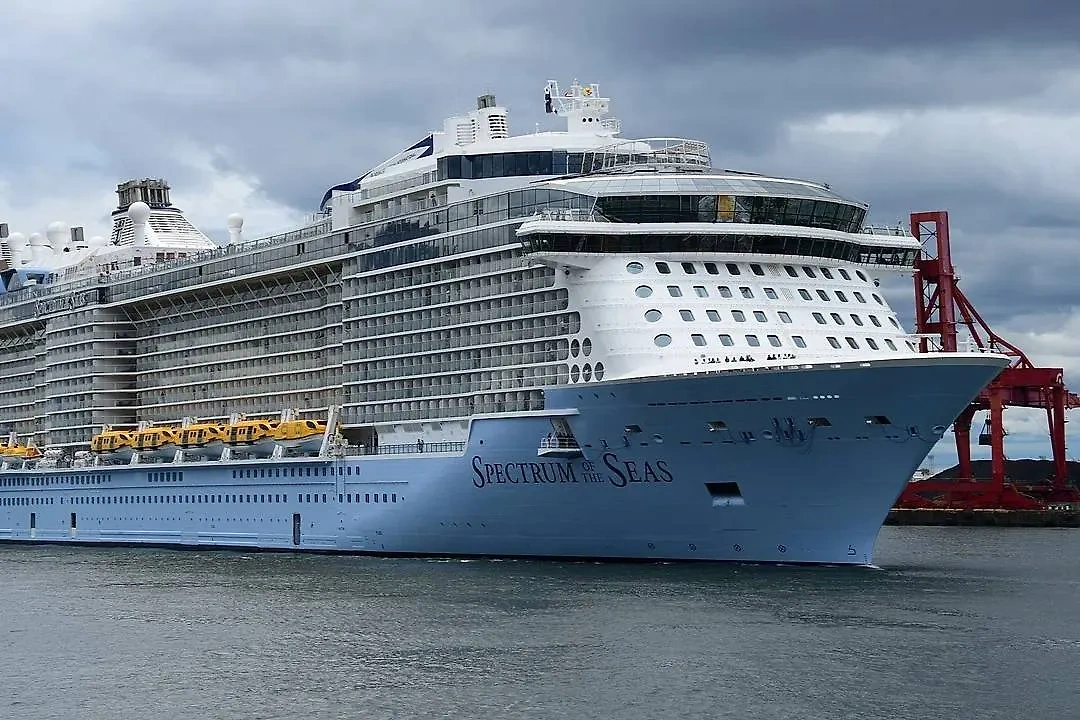 Круизный лайнер Spectrum of the Seas. Обложка © Wikipedia / カテキン