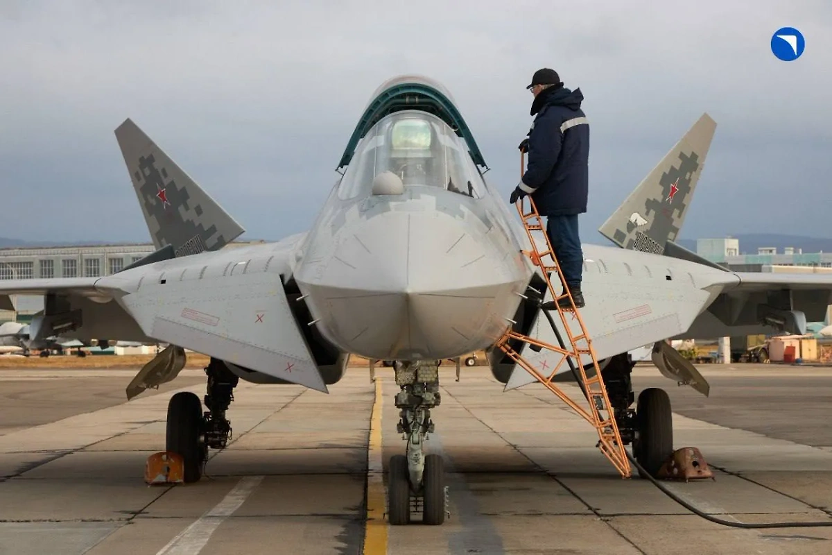 Поставка Су-57 в войска. Обложка © Telegram / ПАО «ОАК»