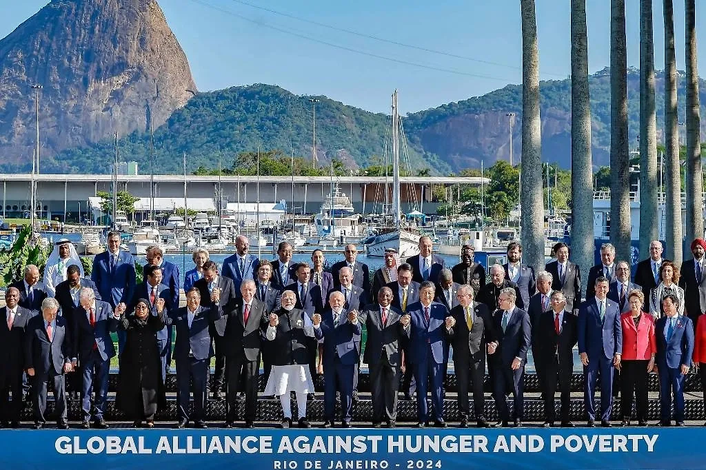 Коллективное фото участников саммита G20. Обложка © X / G20 Brasil