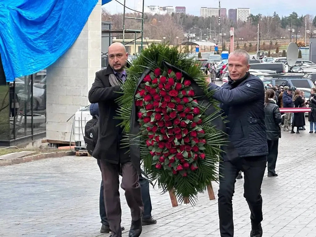 В Москве прощаются с экс-солистом группы «На-На» Владимиром Лёвкиным. Фото © Life.ru