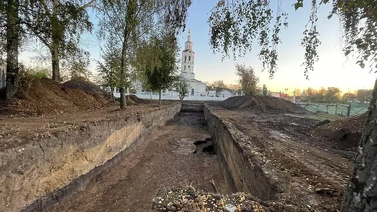 Учёные обнаружили три постройки древнерусского периода. Фото © Олег Радюш