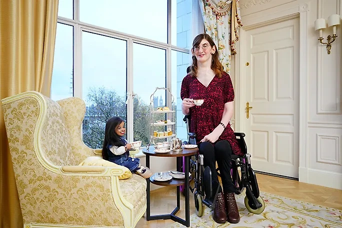 Две женщины. Обложка © Guinness World Records