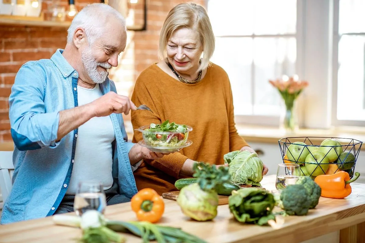 Что нужно есть после 50 лет, чтобы оставаться здоровым. Фото © Shutterstock / FOTODOM / RossHelen