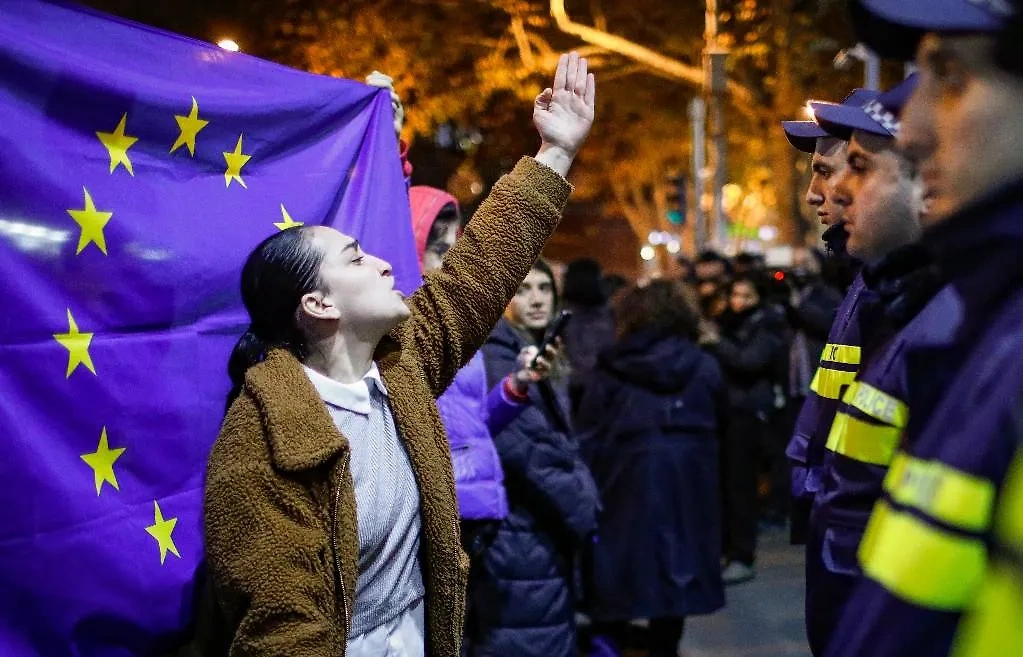 Акции протеста в Тбилиси 29 ноября. Обложка © ТАСС/EPA/