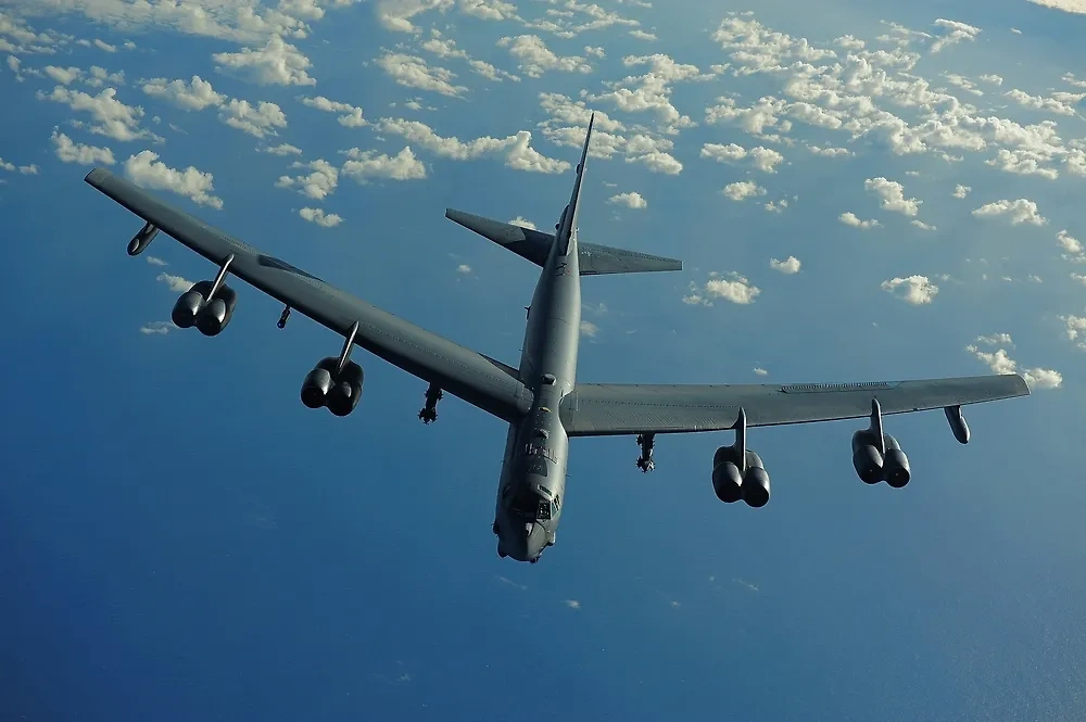 Бомбардировщик B-52. Обложка © Shutterstock / FOTODOM / Everett Collection