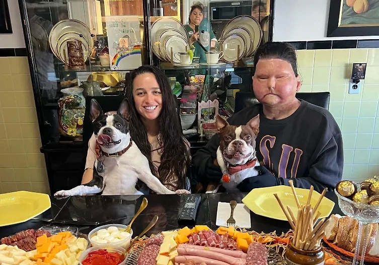 Джо Димео с невестой Джессикой Коби. Обложка © Instagram (признан экстремистской организацией и запрещён на территории Российской Федерации) / joeroydimeo