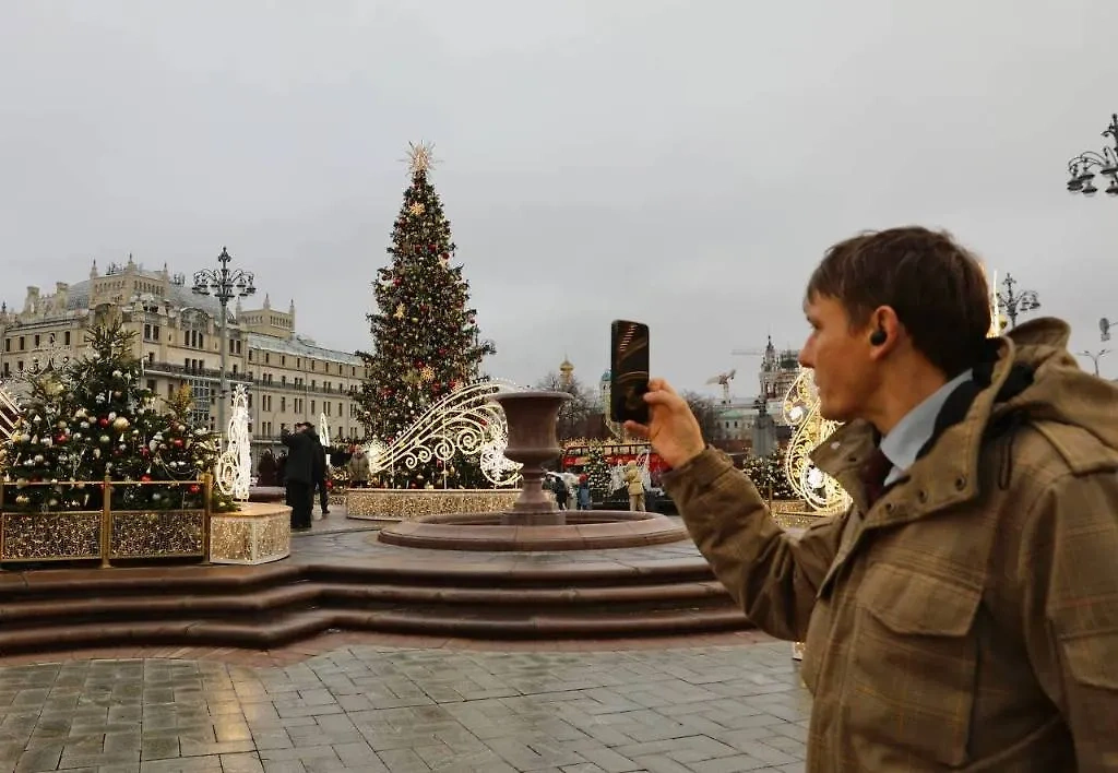 Театральная площадь с другого ракурса. Фото © Life.ru / Роман Вдовиченко