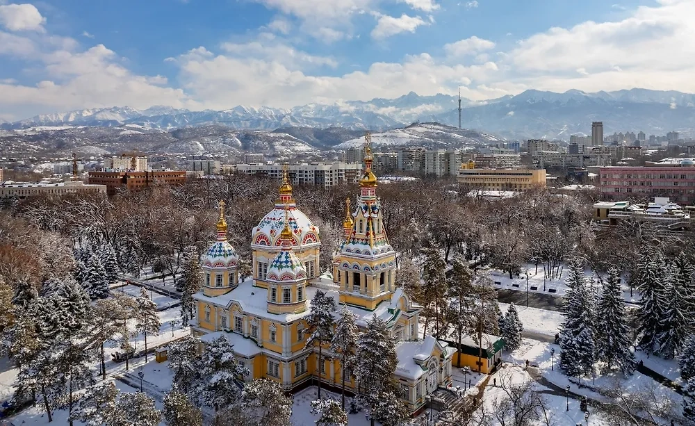 Вид на Алма-Ату. Обложка © Shutterstock / FOTODOM / MaxZolotukhin