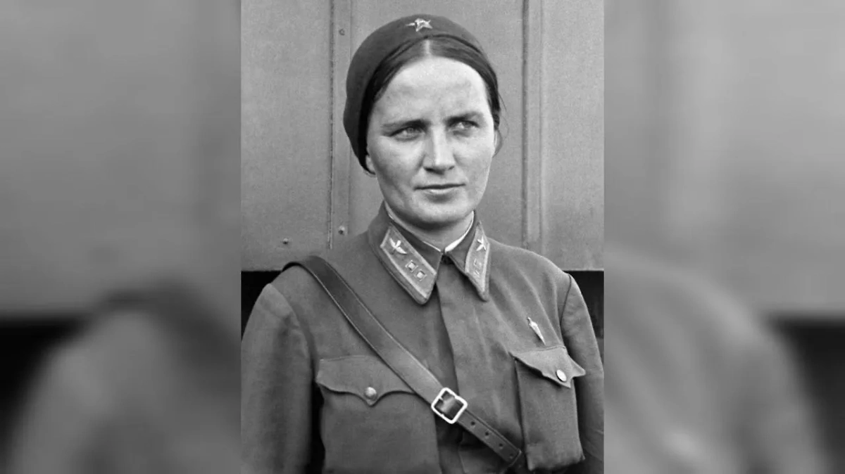 Марина Раскова — легендарная лётчица-штурман, руководительница женского бомбардировочного полка времён Великой Отечественной. Фото © Wikipedia / Aleksandr Gribovsky