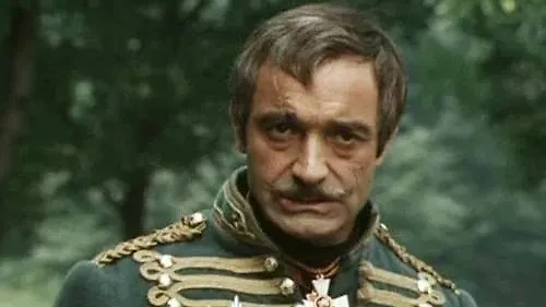 Полковник Покровский в исполнении Валентина Гафта. Фото © Кадр из фильма «О бедном гусаре замолвите слово», режиссёр Эльдар Рязанов, сценаристы Григорий Горин, Эльдар Рязанов / Kinopoisk
