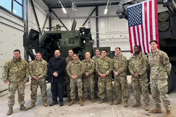 Инструкторы по HIMARS встречаются с эстонскими чиновниками. Фото © Instagram (признан экстремистской организацией и запрещён на территории Российской Федерации) / thunderbolts3321