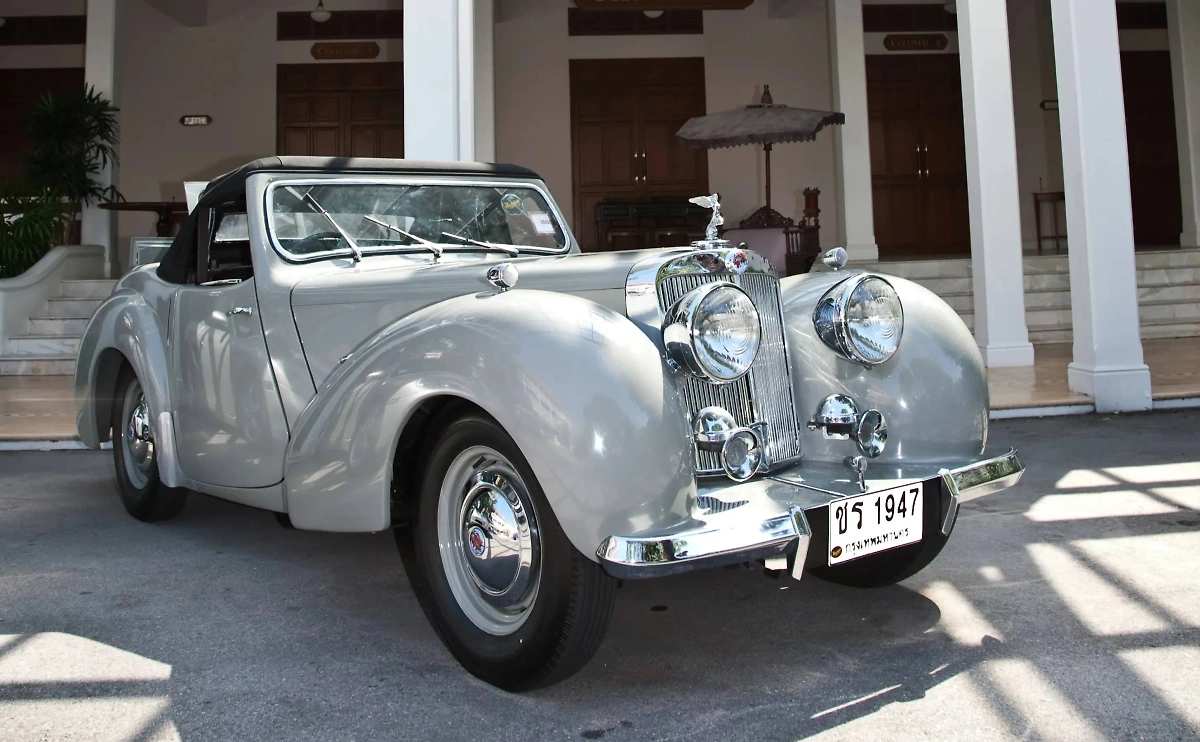 Triumph 1948 года. Обложка © Shutterstock / FOTODOM / magicinfoto