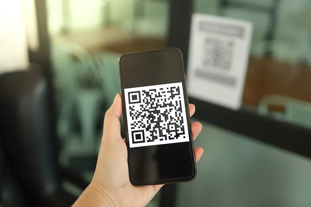 Оплата по QR-коду. Обложка © Shutterstock / FOTODOM / Lee Charlie