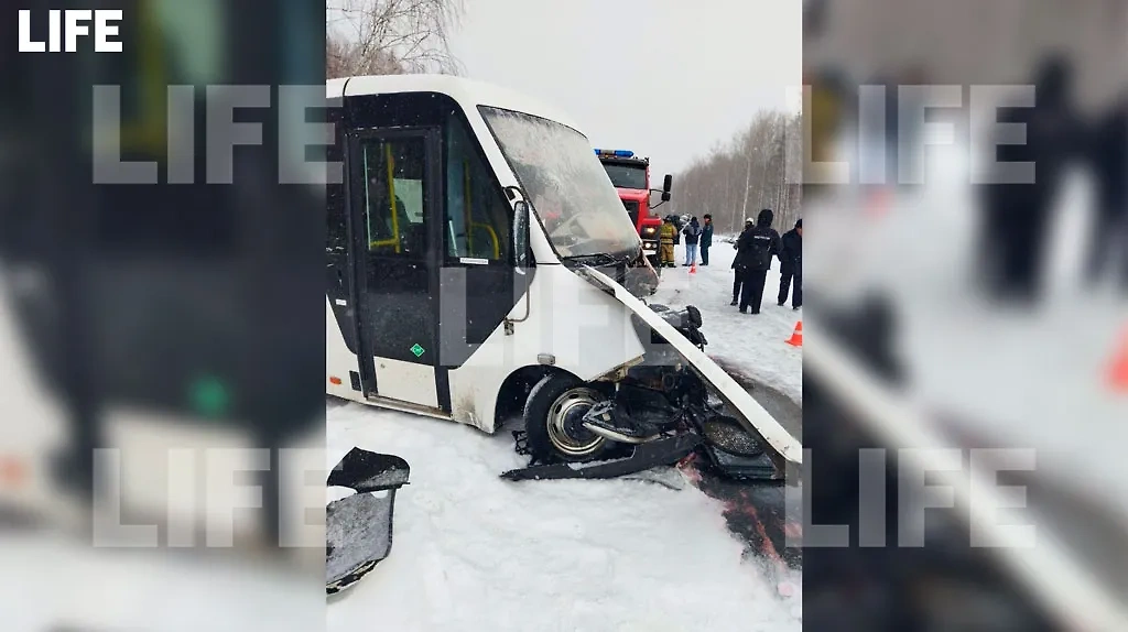 "Газель", с которой столкнулась Toyota, где находился Сергей Добрых. Фото © Life.ru