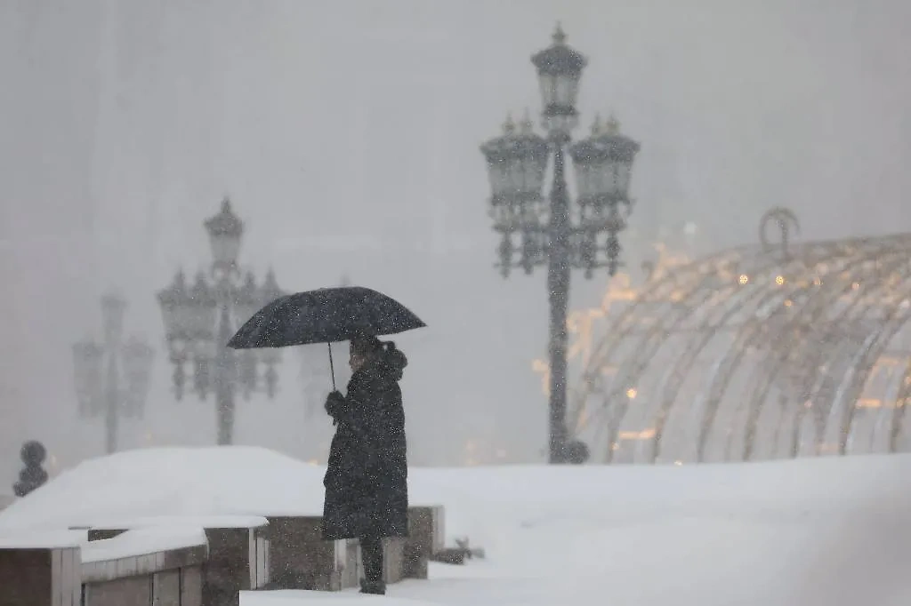 Синоптик Ильин: Сильные снегопады в Москве закончатся к концу марта. Обложка © ТАСС / Софья Сандурская