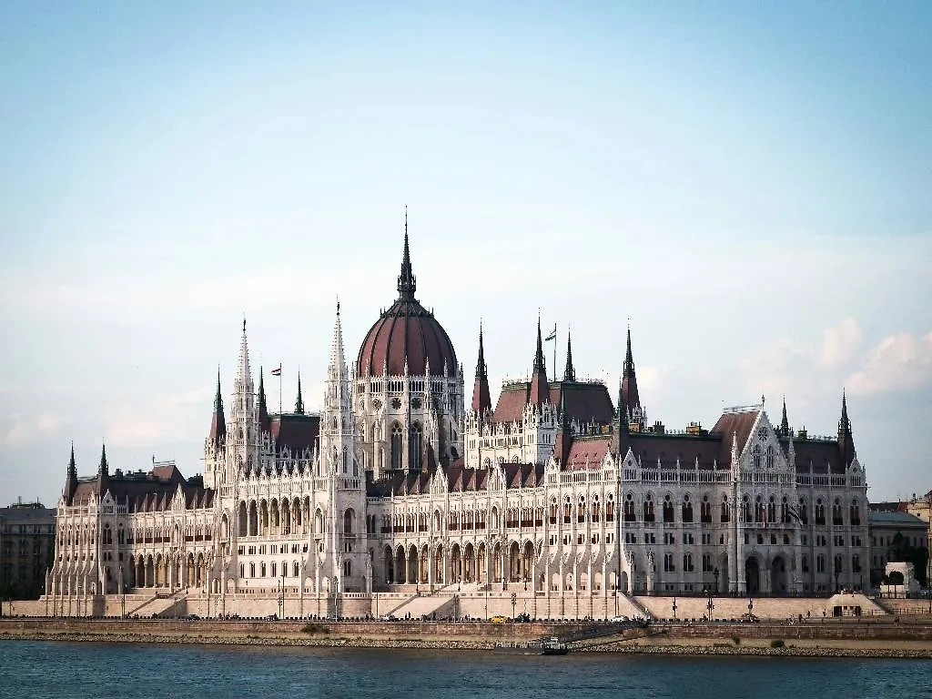 Здание парламента Венгрии. Обложка © Unsplash / Ivan Rohovchenko