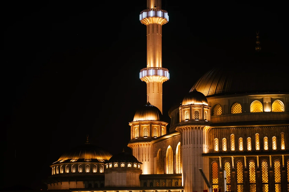 Ночь Бараат, которая пройдёт с 24-го на 25 февраля, является второй по важности для мусульман после Ночи предопределения. Фото © Mahmut Yıldız / Unsplash 