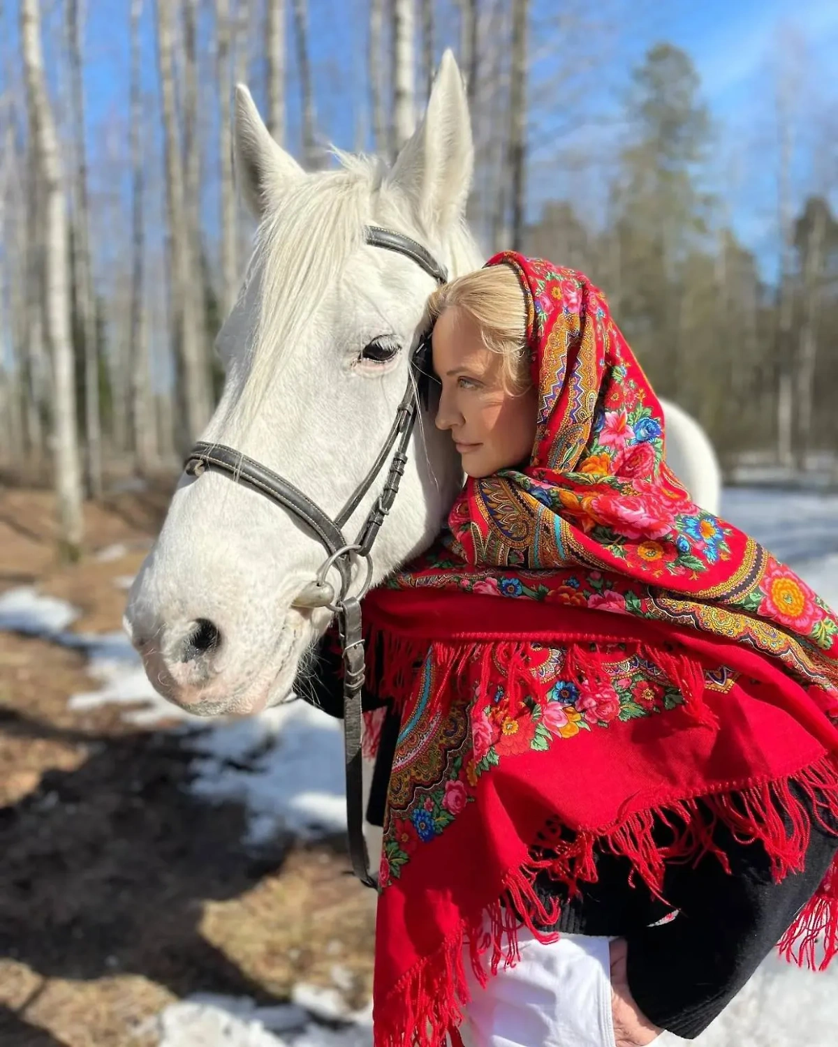 Виктория Шелягова — в образе деревенской девушки. Фото © Instagram (соцсеть запрещена в РФ; принадлежит корпорации Meta, которая признана в РФ экстремистской) / vshelyagova