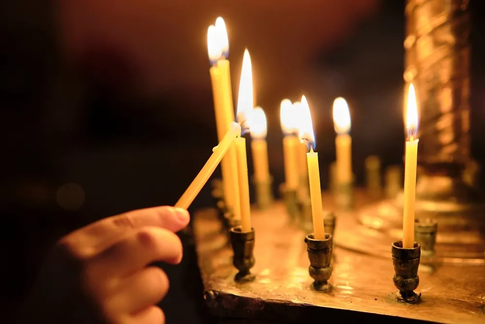 Купленная свеча — это вовсе не ритуальный атрибут, прежде всего это жертва Господу Богу. Обложка © Shutterstock