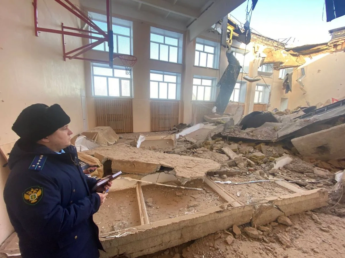 Школьный спортзал в селе Донском, в котором обрушилась крыша. Фото © t.me / Прокуратура Оренбургской области