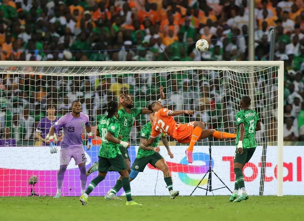 Момент из финального матча Кубка африканских наций. Обложка © X / CAF