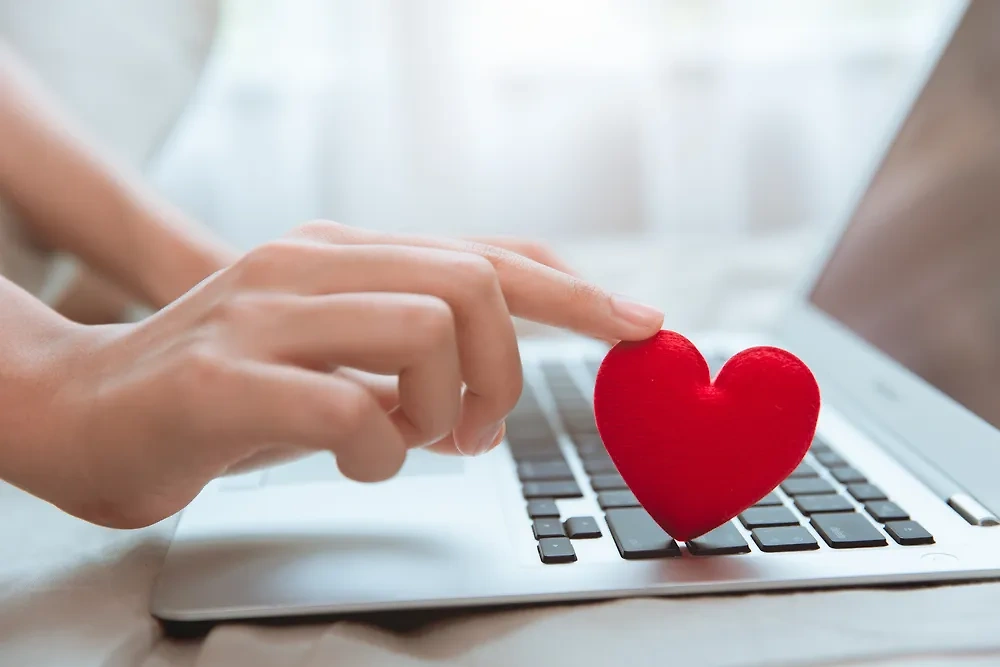 Любовь в Интернете: 10 потрясающих сценариев историй о знакомствах. Фото © Shutterstock