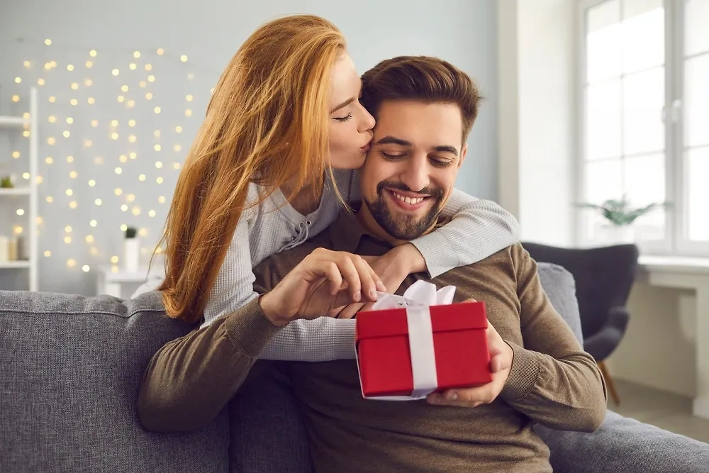 Что подарить мужчине на 23 Февраля и как не оплошать с выбором: советы психолога. Фото © Shutterstock