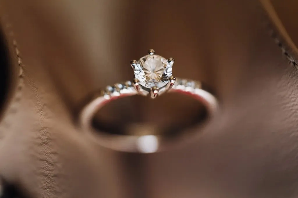 Идеальные обручальные кольца с бриллиантами: миф или реальность? Фото © Freepik / freepic.diller