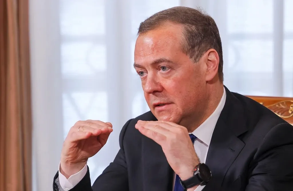 Дмитрий Медведев во время интервью российским СМИ. Фото © ТАСС / POOL / Екатерина Штукина