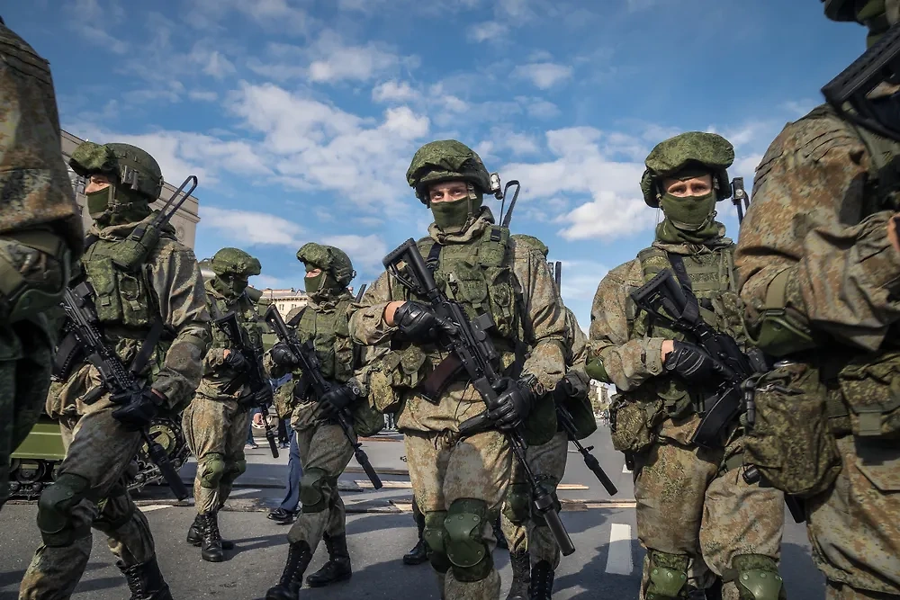 Желаем защитникам Отечества крепкого здоровья, мира и благополучия! Фото © Shutterstock