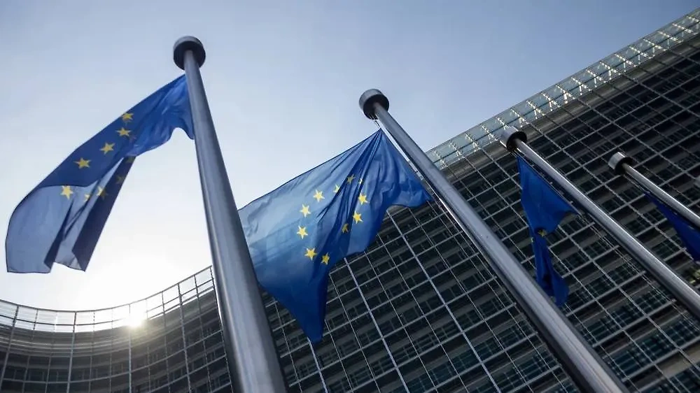Совет ЕС официально утвердил 13-й пакет санкций против России. Обложка © Shutterstock