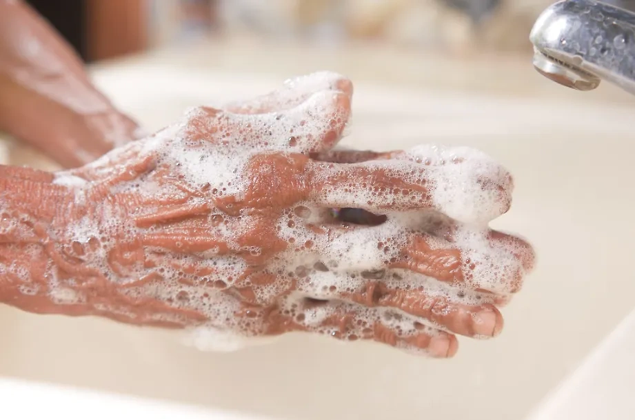 На поверхности мыла тоже могут содержаться бактерии. Обложка © Unsplash