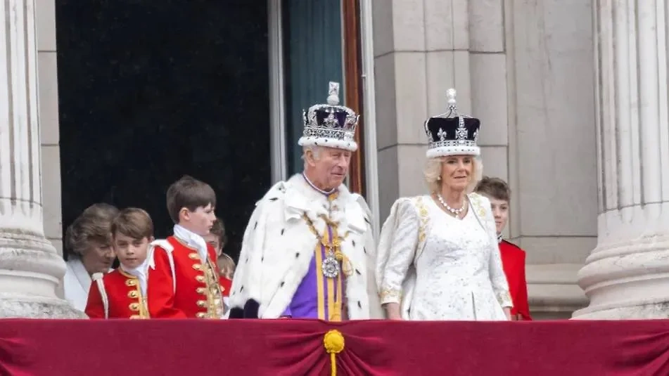 Король Карл III и королева Камилла. Обложка © Shutterstock
