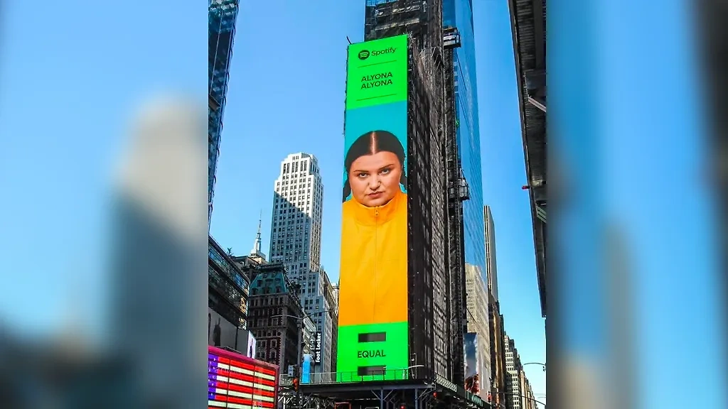 Алёна Савраненко на билбордах в Нью-Йорке. Фото © Facebook (признан экстремистской организацией и запрещён на территории Российской Федерации) / alyona.alyona