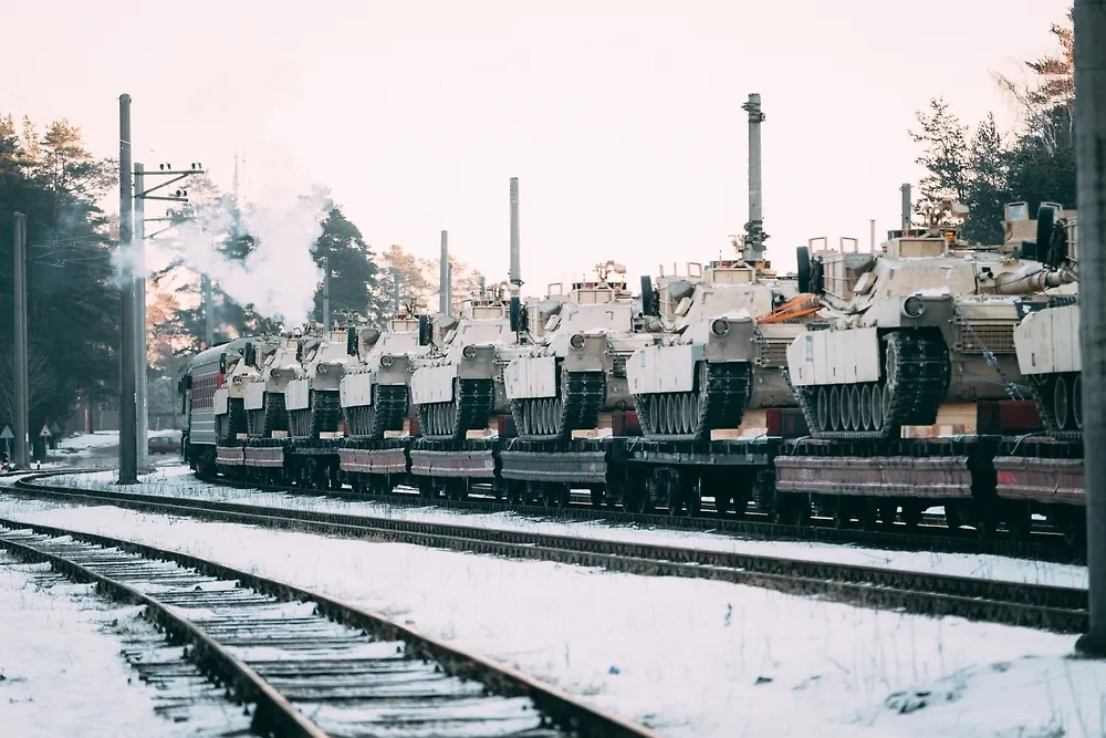 Американские танки M1 Abrams. Обложка © Shutterstock / FOTODOM