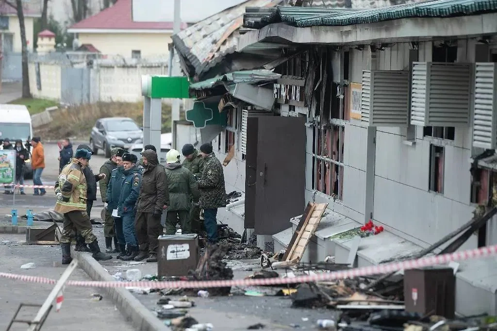 Место пожара в ночном клубе "Полигон" в Костроме. Обложка © ТАСС / AP / Dmitry Serebryakov