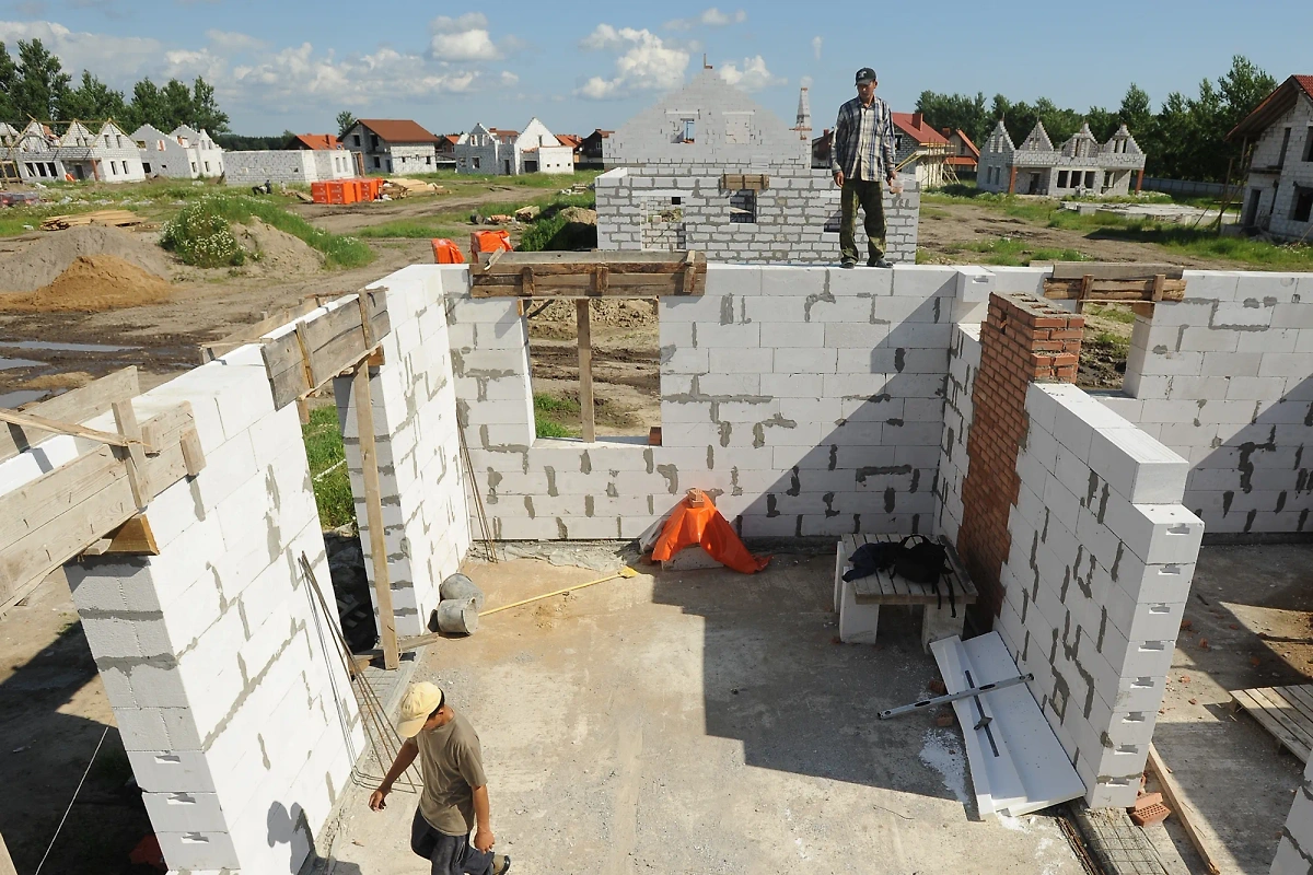 Строительство дома летом обойдётся дороже. Фото © ТАСС / Шамуков Руслан