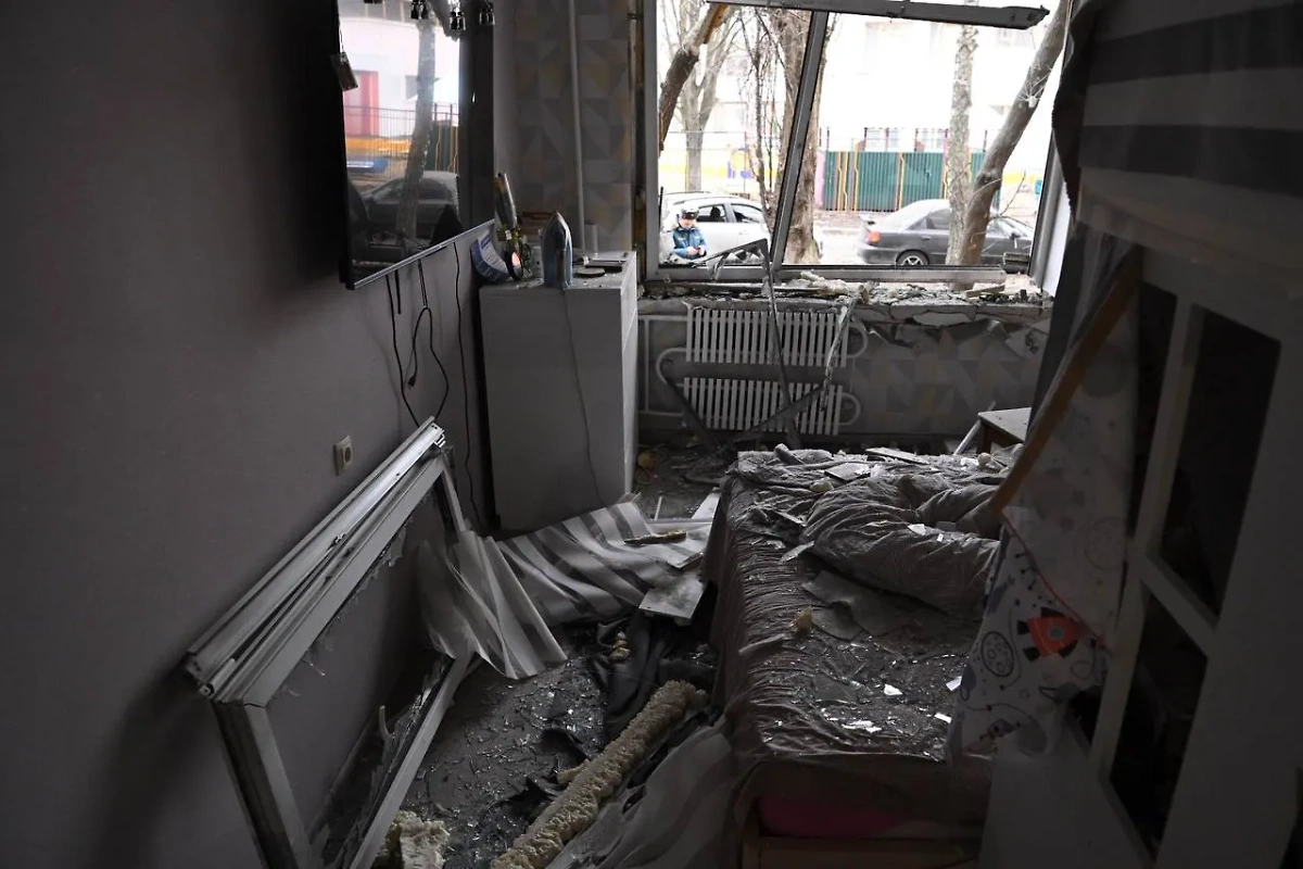 Обстановка в доме после атаки ВСУ. Фото © Telegram / "Настоящий Гладков"