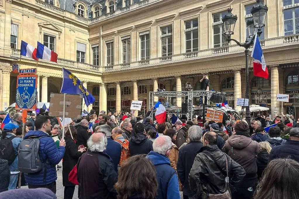 Митинг в Париже против поставок вооружений на Украину. Фото © ТАСС / Артём Токарев