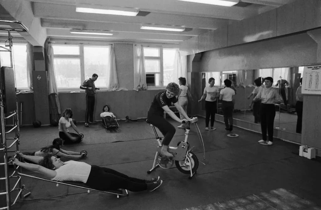 Утренняя гимнастика в СССР не обходилась без планки. Фото © ТАСС / Юрий Павлов