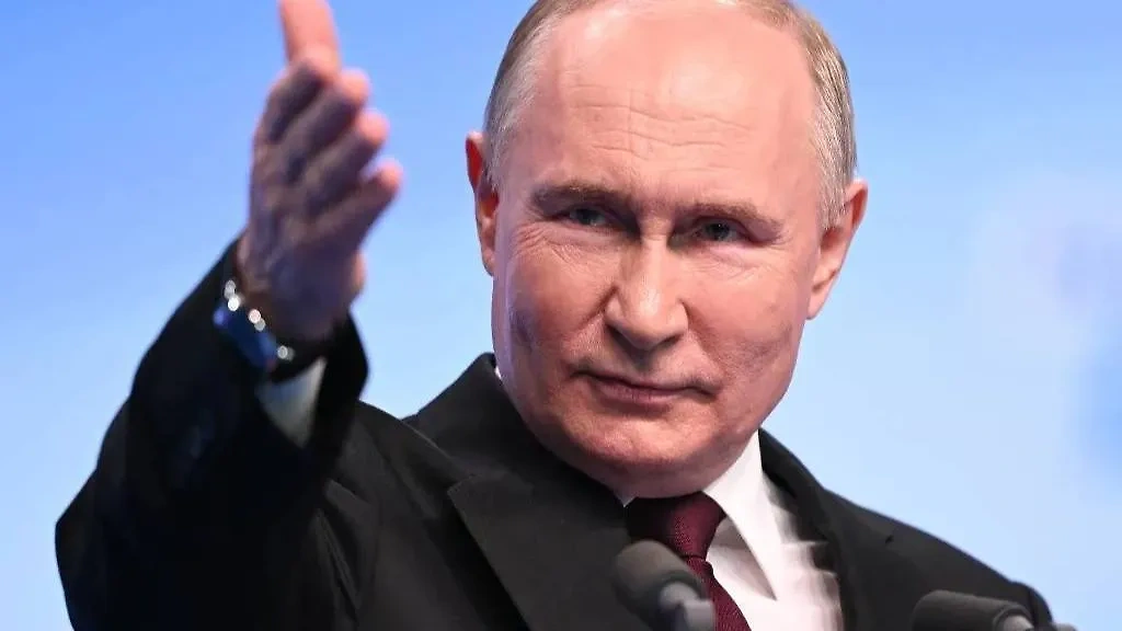 Владимир Путин набирает 87,28% по итогам обработки 100% протоколов. Обложка ©  EPA / ТАСС / NATALIA KOLESNIKOVA