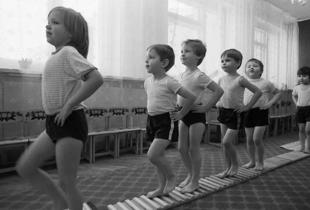 Утренняя гимнастика в СССР проводилась с учётом физических особенностей человека. Фото © ТАСС / Юрий Павлов