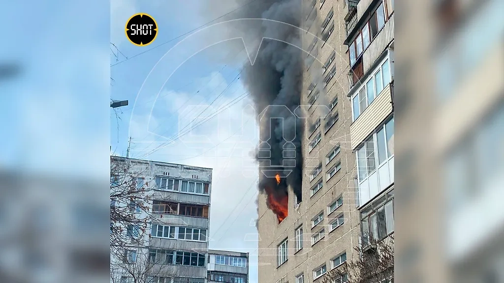 Пожар в жилом доме в Нижнем Новгороде. Обложка © Telegram / SHOT