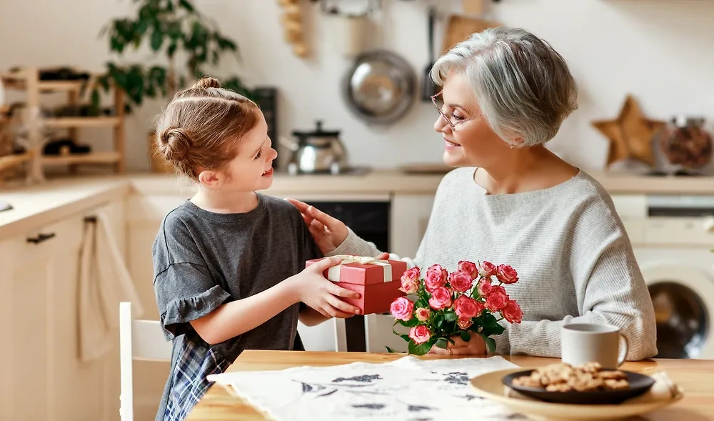 Классные идеи подарков на 8 Марта для мам и бабушек. Обложка © Shutterstock