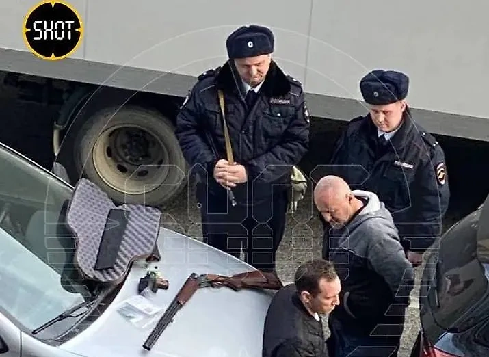 Задержание подозреваемого по факту убийства в центре Краснодара. Видео © t.me / SHOT