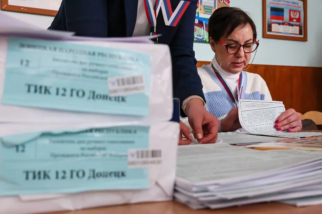 Подготовка к выборам президента в РФ. Обложка © ТАСС / Дмитрий Ягодкин