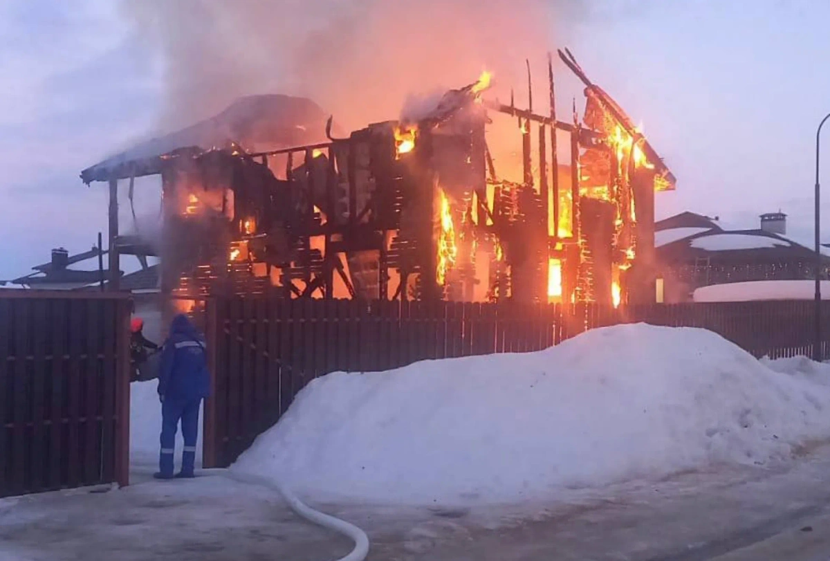 Место пожара в московском посёлке Новофёдоровское. Обложка © Прокуратура Москвы